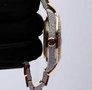 Reloj con Incrustaciones de Diamantes en Oro Rosa para Mujer |   Esfera Romana con Bisel de Diamantes |   Reloj de Lujo Glamuroso |   Regalo de aniversario para esposa - Product Image 6