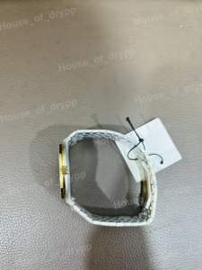 Montre automatique en acier inoxydable avec cadran squelette, sertie de diamants Moissanite VVS et design de luxe affirmé - Product Image 3