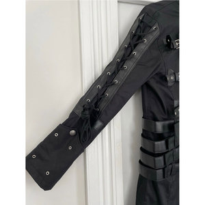 Manteau long pour homme de style gothique punk foncé, inspiré du trench-coat, en coton avec boucles et accessoires en cuir synthétique - Product Image 4