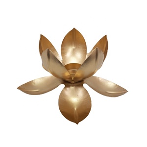 Maison décorative Table Top Fer T Lumière Titulaire Fleur En Forme De Blanc PC Avec Cuivre Antique Design Bougeoir Pour La Décoration De Fête - Product Image 5