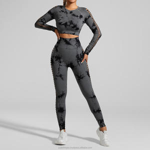Ensemble de vêtements de sport pour femmes, haut court à manches longues tie-dye, leggings taille haute, ajusté, en polyester, design sans couture, longueur intégrale - Product Image 1