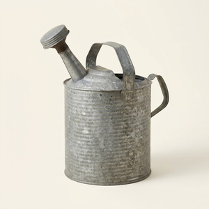 Arrosoir en métal artisanal vintage, pot à fleurs durable en acier galvanisé avec finition rustique antique pour la ferme - Product Image 5
