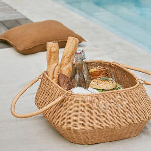 Cesta de picnic de ratán tejida a mano, elegante, con asa, cesta de almacenamiento para comer al aire libre, transportar alimentos y decoración del hogar. - Product Image 1