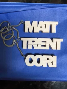 Porte-clés élégant en bois avec accents noisette, noix de pécan et pistache, fer durable et design unique en plastique PU - Product Image 2