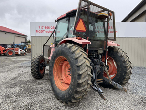Tractor M108S 2008, Equipo Premium Listo para Exportación, Suministro a Granel de Alta Resistencia - Product Image 3