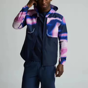 Veste de sport imperméable coupe-vent à capuche vert clair pour homme avec ensemble de shorts, séchage rapide, respirante, vêtements d'été - Product Image 3
