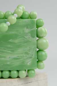 Pochette de soirée en résine marbrée vert menthe faite à la main, avec bordure perlée, sac de soirée en acrylique, sacs à main pour mariages et bals de promo, artisanat en résine - Product Image 4