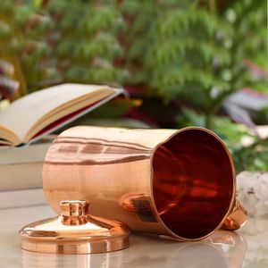 Ensemble de carafes en cuivre pour un service d'eau élégant et luxueux, ensemble en métal avec verres, durable et réutilisable pour la cuisine. - Product Image 1