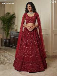 ชุดเลเฮนกา โจลี และผ้าคลุมไหล่สุดหรู สีสันสวยงาม พร้อมงานปักดิ้นดิ้นแดง จากซูรัต - Product Image 6