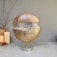 Sculpture géométrique abstraite en métal de qualité supérieure, faite à la main, très vendue, pour la décoration de table ou de salon.
