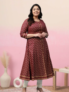 ชุดคุर्ตาทรงเอไลน์สีแดงเลือดหมูสำหรับผู้หญิง ผ้าเรยอนพิมพ์ลายบูติสีทอง คอทรงกลม แขนสามส่วน ออกแบบมาเพื่อการสวมใส่ลำลองสไตล์ชาติพันธุ์ทั่วโลก - Product Image 2