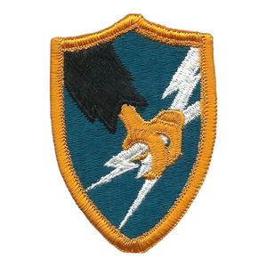 Badges et écussons brodés de haute qualité en gros pour épaules et manches, brodés à la machine, OEM - Product Image 5