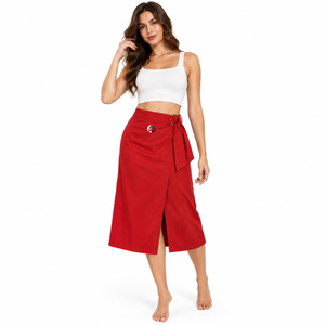 Descubre la comodidad de la tela suave con la falda midi para mujer, que ofrece un corte moderno y una textura suave para atuendos diarios y con estilo. - Product Image 1