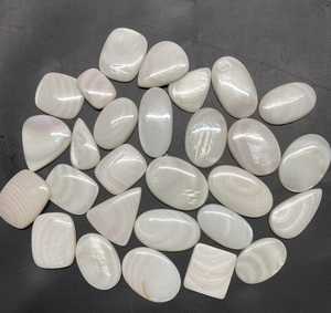 Coquillages naturels en nacre blanche, pierres précieuses brutes polies, cabochons organiques irisés, vente en gros de pierres en vrac pour la fabrication de bijoux - Product Image 1