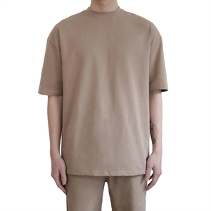 เสื้อยืดคอตตอนออร์แกนิคเนื้อหนัก 300 GSM ทรงบ็อกซี่ ไหล่ตก ไซส์พลัสสำหรับผู้ชาย ปักลายตามสั่ง พิมพ์ลายข้ามไหล่ - Product Image 3