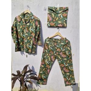 Ensemble de pyjama en coton à imprimé floral botanique avec pochette, vêtements de détente pour femmes, ensemble de nuit, vêtements de nuit doux et respirants - Product Image 1