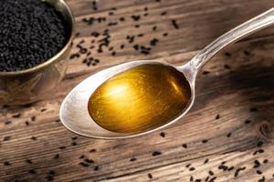 Huile de Nigelle Indienne Naturelle pour la Croissance Capillaire, Hydratation du Cuir Chevelu, Repousse des Cheveux, Cheveux Sains, Exportation en Gros de l'Inde à Bas Prix - Product Image 2
