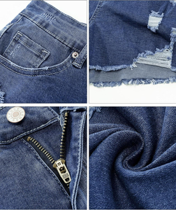 Shorts en jean taille haute déchirés avec ourlet effiloché et cinq poches pour femme, style décontracté, en coton bleu - Product Image 5