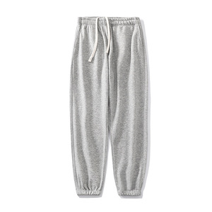 Pantalon de survêtement athlétique pour homme avec tissu respirant, taille à cordon de serrage et poches latérales fonctionnelles - Product Image 4