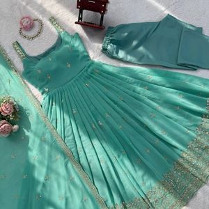 Vestido Anarkali Verde Menta con Dupatta, Bordado con Lentejuelas, Vestido Indio Pakistaní para Bodas, Fiestas y Diwali - Product Image 4