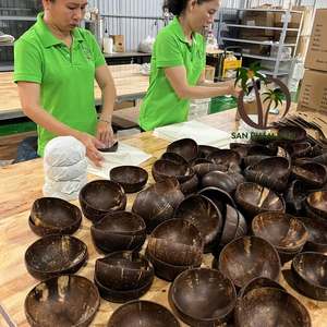 Handmade <b>Coconut</b> <b>Shell</b> Bowl Polished Vintage Design Eco-Friendly for Home Use <b>Coconut</b> Bowls/ <b>Coconut</b> <b>Shell</b> Plain Bowl - Product Image 2