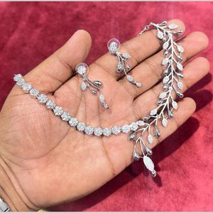 Ensemble collier américain en diamant plaqué argent 11151703WH Elegant Fine Jewelry - Product Image 1