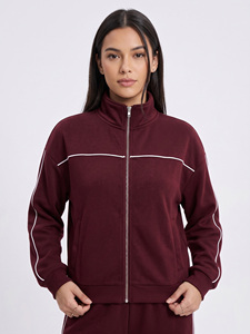 Conjunto de sudadera con capucha deportiva de marca privada para mujer, chaqueta con cremallera completa, cuello alto, ribetes en contraste, chándal de forro polar, pantalón relajado - Product Image 4