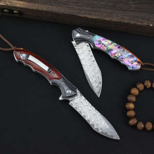Couteau de poche pliant en acier Damas de qualité industrielle, personnalisable OEM, pour le camping et la chasse, avec étui en cuir et lame droite - Product Image 3