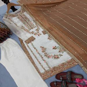 Conjunto de Kurta y Palazzo de Seda Bordada para Mujer VASTRA COTTAGE con Lentejuelas, Remaches y Moti, Dupatta de Faux Georgette con Borde de Encaje - Product Image 4