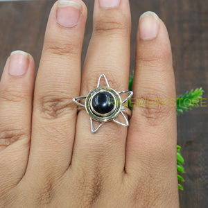 แหวนเงินแท้ 925 และทองเหลืองประดับพลอยออนิกซ์สีดำรูปดาวสำหรับผู้หญิง แหวนทำมือประดับอัญมณีดีไซน์วินเทจ - Product Image 2
