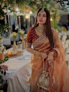 Sari en twill Fendy au design exclusif et élégant avec chemisier raffiné, style indien moderne et chic, tenue de soirée ethnique pour femme - Product Image 4