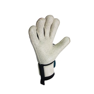 Gants de gardien de but de football de pointe avec personnalisation disponible, paume en latex pour une meilleure adhérence, protection des doigts avec picots, gants de gardien de but de football - Product Image 5