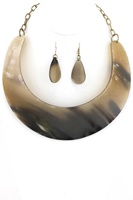Nouveau collier en corne de buffle marron écologique au design moderne avec ensemble de boucles d'oreilles, artisanat indien et finition naturelle
