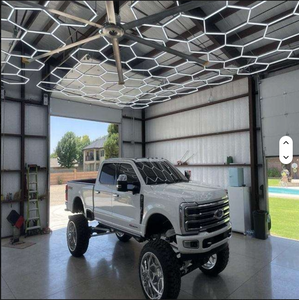 MEILLEURES VENTES - Ford F-350 Limited Super Double Cabine Pick-up Automatique Turbo Volant à Gauche Intérieur Sombre Pneus R21 - Product Image 1