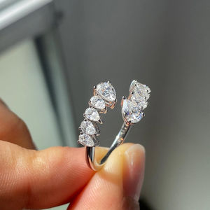 Anillo de compromiso abierto con diamante cultivado en laboratorio de corte brillante en forma de pera de 3 quilates, banda de boda de oro macizo de 14k, anillo de promesa curvo único - Product Image 2