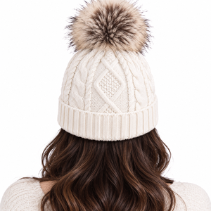Bonnet d'hiver unisexe en tricot torsadé avec pompon, logo métallique personnalisé, revers côtelé, casquette tendance, vente en gros, fournisseur B2B USA - Product Image 5