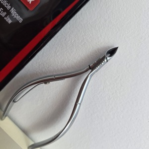 Kit de soin des ongles de luxe, coupe-cuticules professionnel, ensemble de manucure, outils en acier au carbone, design simple et droit, emballage en boîte, tranchant - Product Image 4