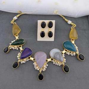 Ensemble collier et boucles d'oreilles multi-pierres, collier statement en or avec perles, boucles d'oreilles pendantes en onyx noir, bijoux pour demoiselles d'honneur - Product Image 5
