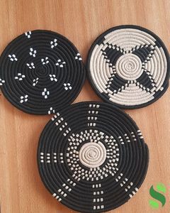 Set de table rond fait main de style bohème avec motif de feuilles vertes et accents orange, design en tissage naturel - Product Image 5