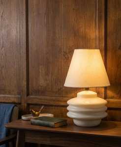 Lampe de table moderne en céramique blanche avec abat-jour en tissu, lumière d'ambiance chaude pour chambre à coucher - Product Image 2