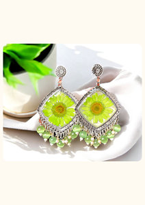 Boucles d'oreilles pendantes en résine époxy avec fleurs séchées faites à la main, perles florales jaunes plaquées argent, style bohème, pour femme, idéales pour un anniversaire - Product Image 6