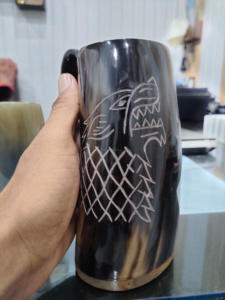 Corne à boire viking médiévale artisanale en matériau organique écologique, taille personnalisée, cadeau d'affaires, nouveauté très demandée - Product Image 3