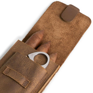 Estuche de puros de cuero premium con funda protectora integrada para cortador y acabado de cuero de lujo en venta - Product Image 1