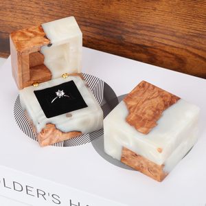 Caja de madera hecha a mano para anillos de boda - estuche para anillos de compromiso con cierre magnético - caja de almacenamiento de joyas de madera vintage para parejas - Product Image 5