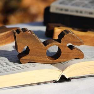 Soporte de madera de estilo tradicional para libros, para una experiencia de lectura clásica que combina comodidad y simplicidad. - Product Image 1