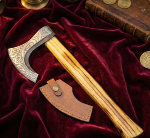 Hache à manche plat de style Viking, fabriquée à la main, tête en acier à haute teneur en carbone, manche en bois, étui en cuir pour la survie, usage médiéval - Product Image 1