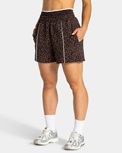 Shorts pour femmes de qualité supérieure 100% coton, impression puff, logo personnalisé, imprimé léopard marron avec passepoil, shorts longs - Product Image 5