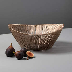 Corbeille à fruits unique en métal durable avec poignée ornée et base design idéale pour l'étalage et le stockage attrayants des fruits - Product Image 2