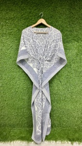 Robe longue kaftan bleue et blanche pour femme, imprimé ethnique, kaftan fluide à manches larges, coupe ample, idéale pour les vacances à la plage ou les centres de villégiature - Product Image 6