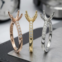 Klassischer 18K Weißgold Halbmontierter Ring mit 4-Krappen X-Kreuz-Korb und Pavé-Diamantakzent, Solitär, Großhandel mit NGTC-Zertifikat